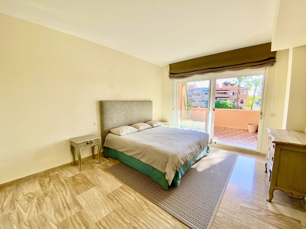 2 Bed Middle Floor Apartment in Guadalmina Baja
