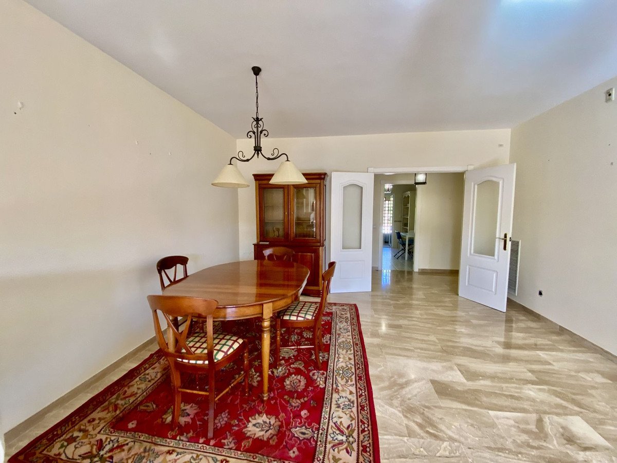 2 Bed Middle Floor Apartment in Guadalmina Baja