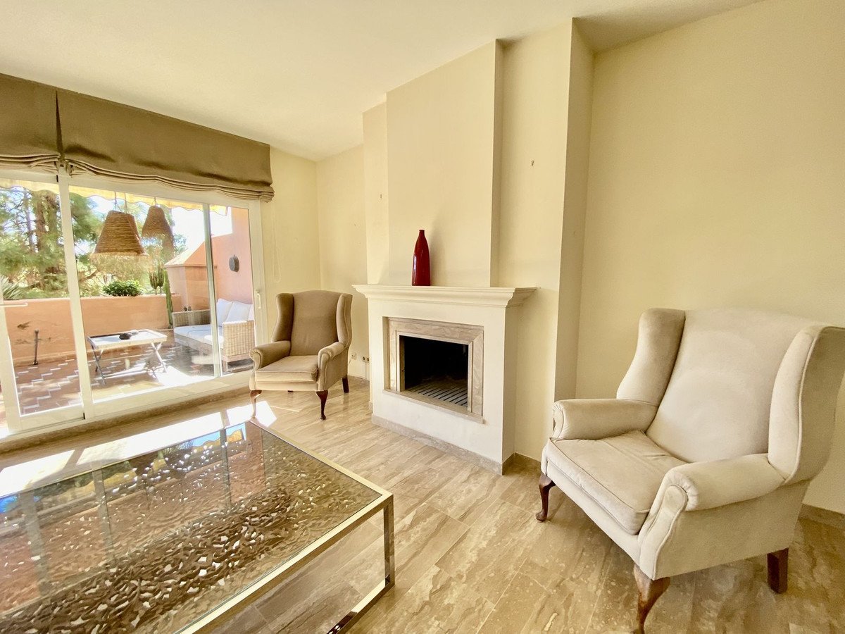 2 Bed Middle Floor Apartment in Guadalmina Baja