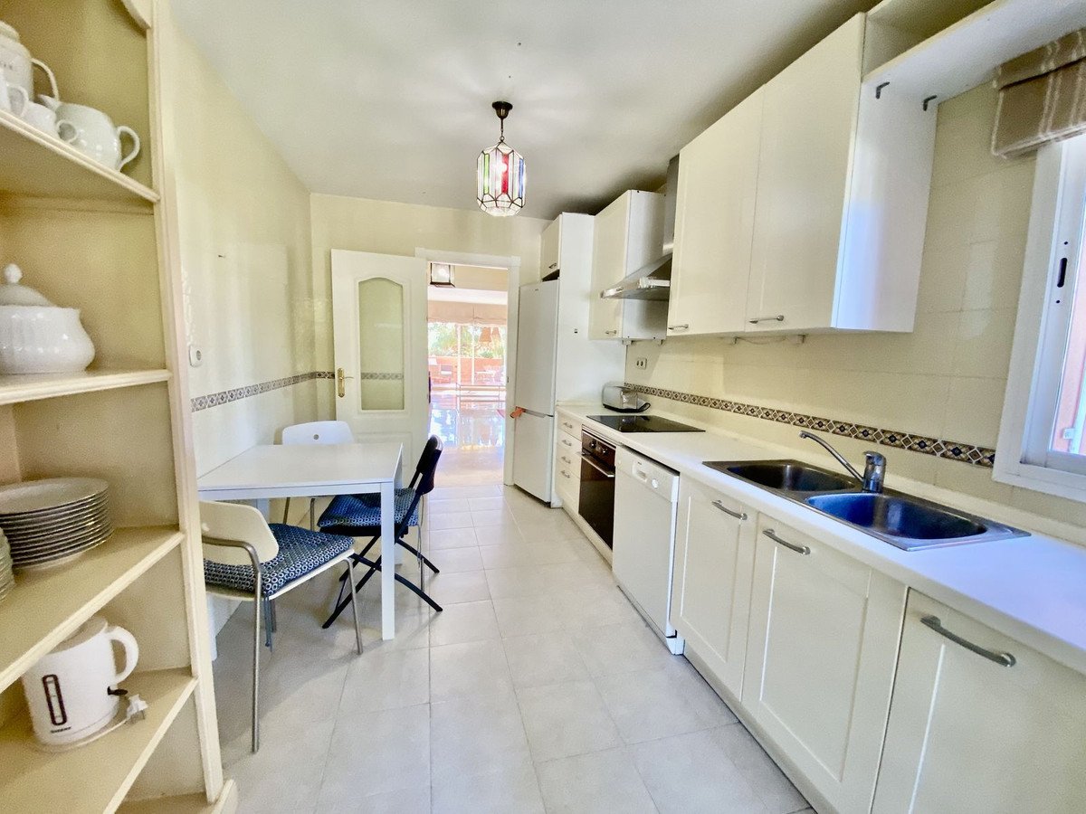 2 Bed Middle Floor Apartment in Guadalmina Baja