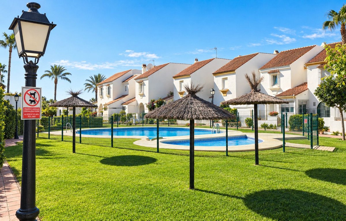 4 Bed Townhouse in Casares Playa