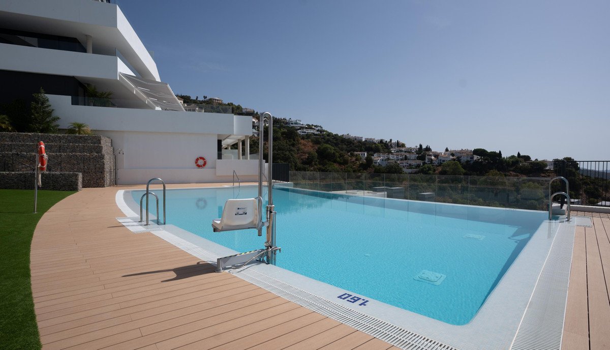 3 Bed Middle Floor Apartment in Marbella