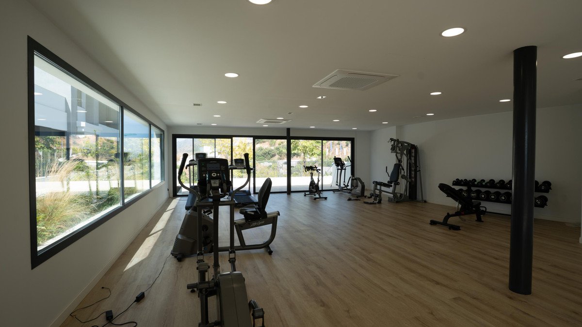 3 Bed Middle Floor Apartment in Marbella