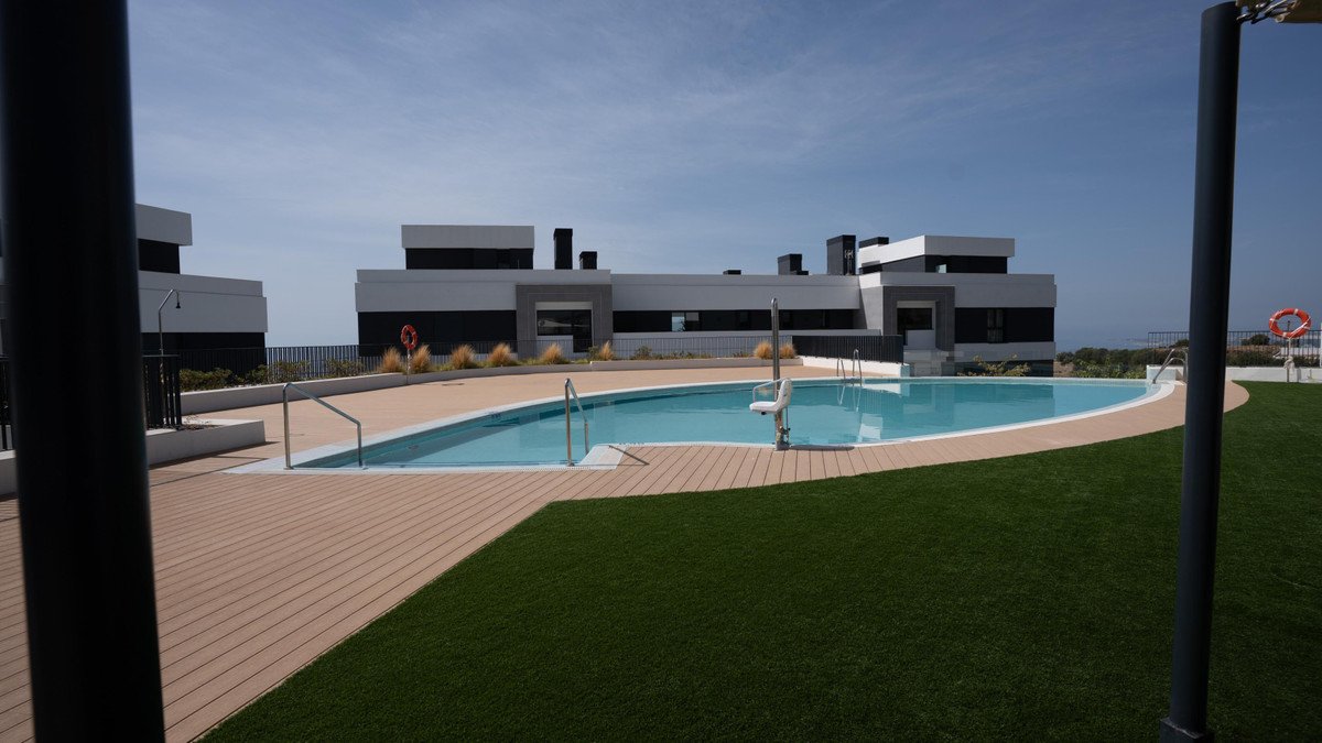 3 Bed Middle Floor Apartment in Marbella