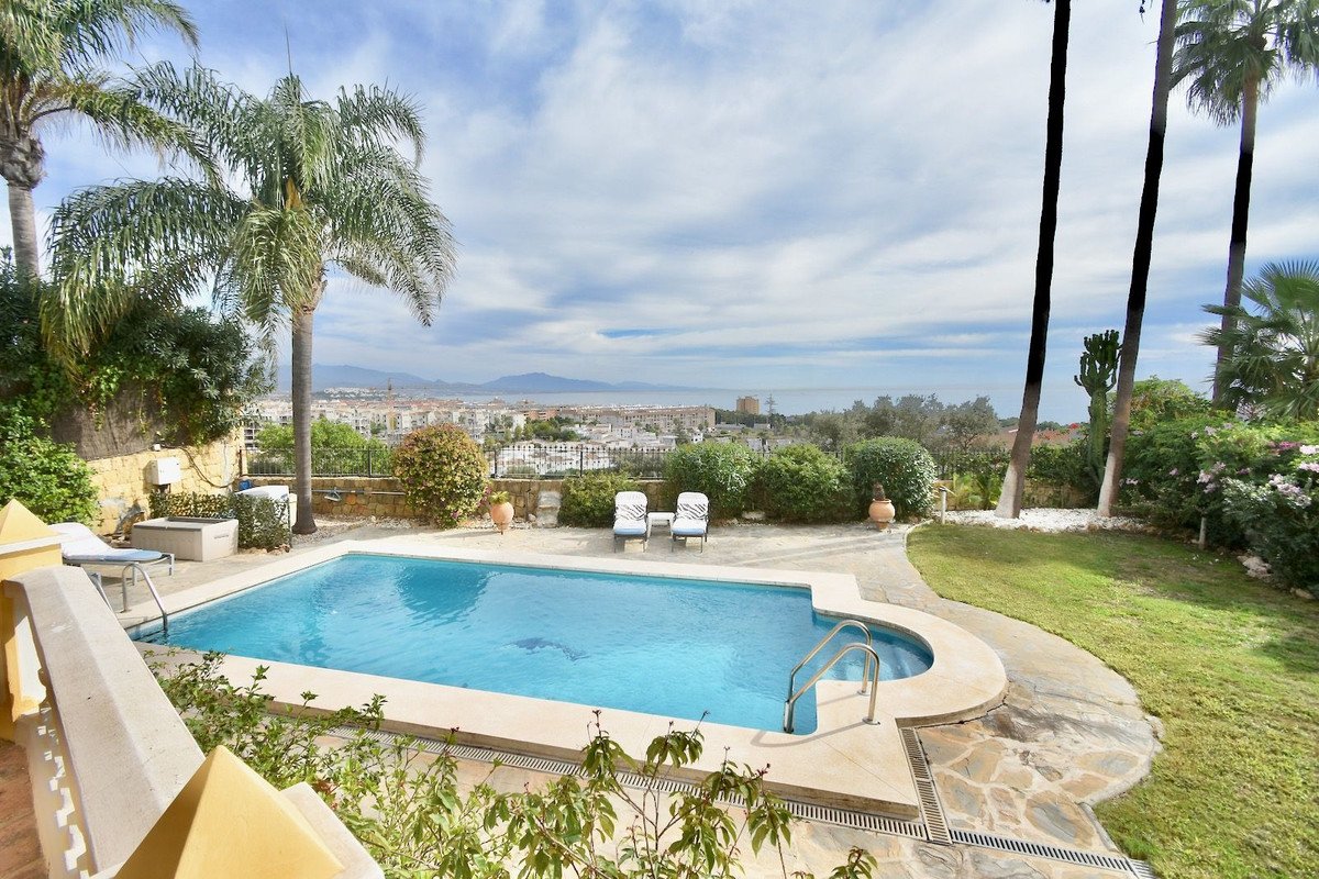 3 Bed Detached Villa in La Duquesa