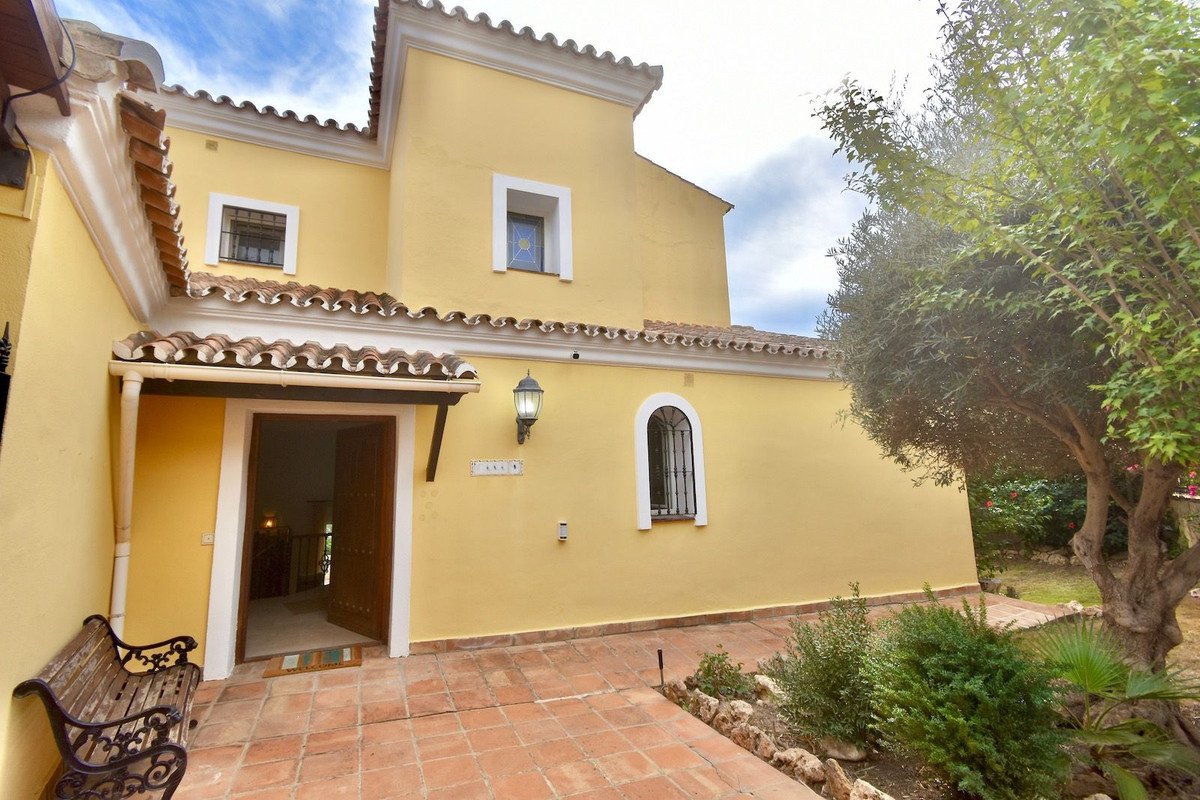 3 Bed Detached Villa in La Duquesa
