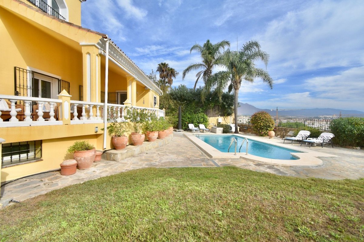 3 Bed Detached Villa in La Duquesa