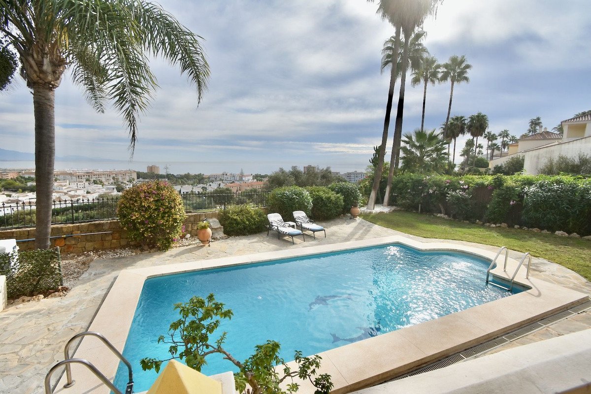 3 Bed Detached Villa in La Duquesa