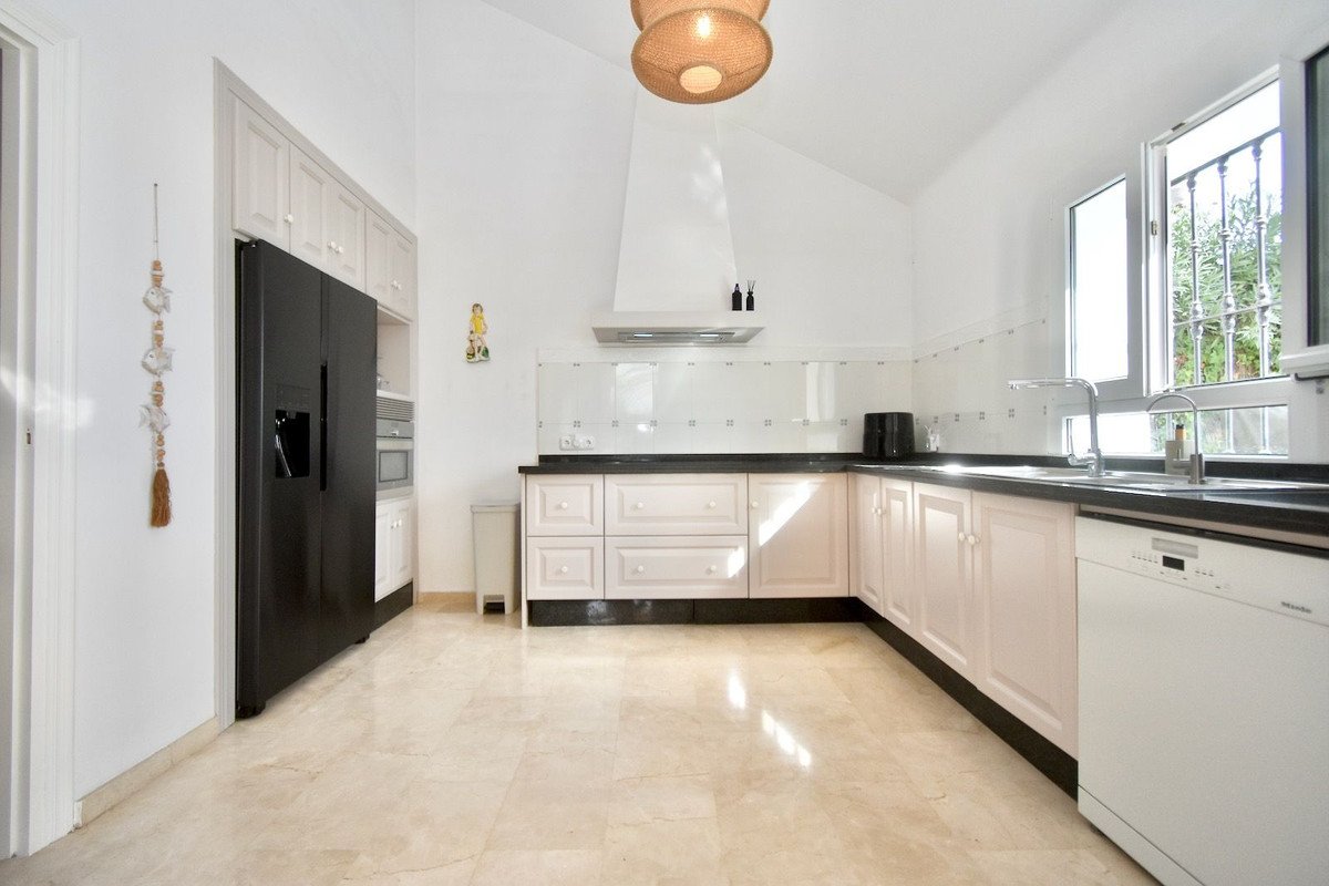 3 Bed Detached Villa in La Duquesa
