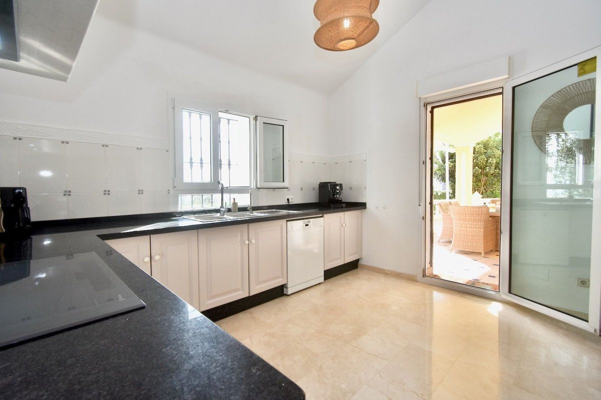 3 Bed Detached Villa in La Duquesa