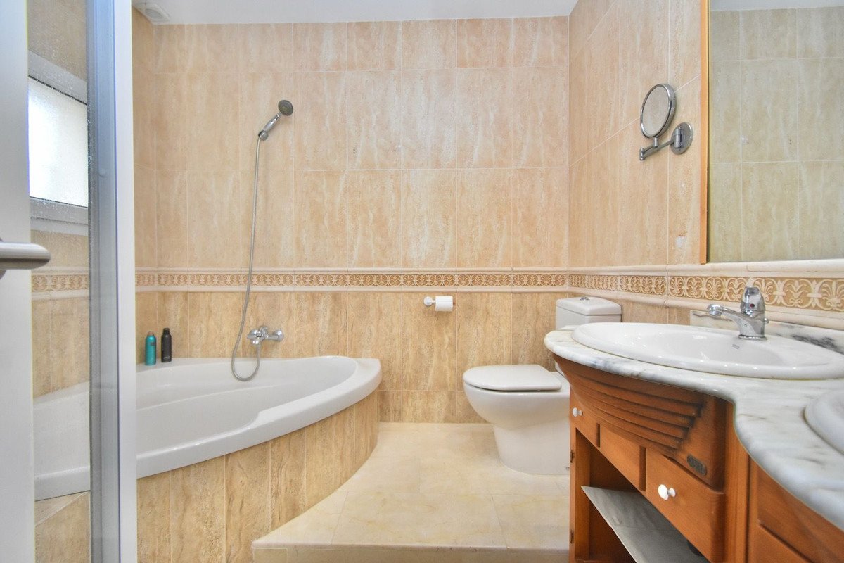 3 Bed Detached Villa in La Duquesa