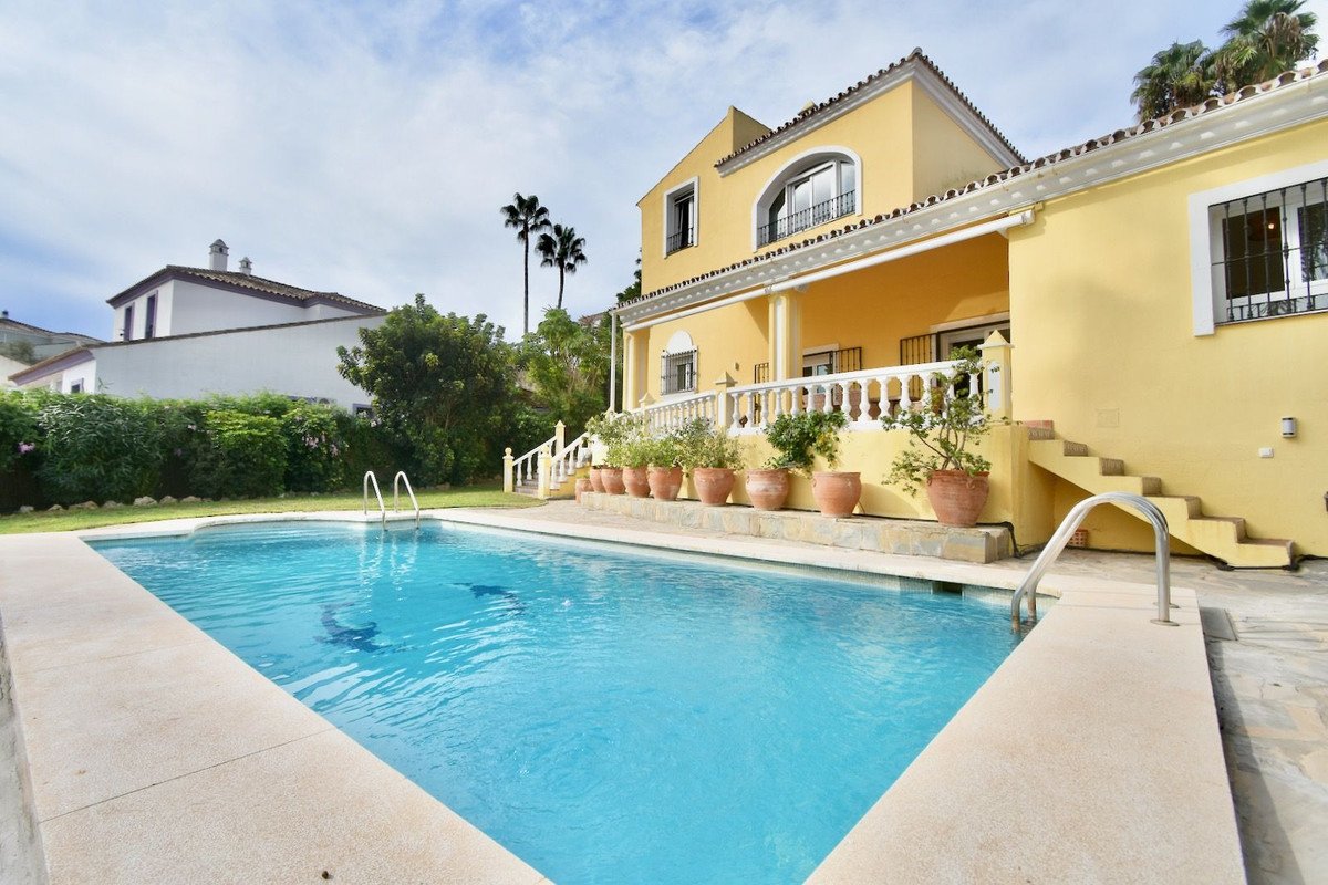 3 Bed Detached Villa in La Duquesa