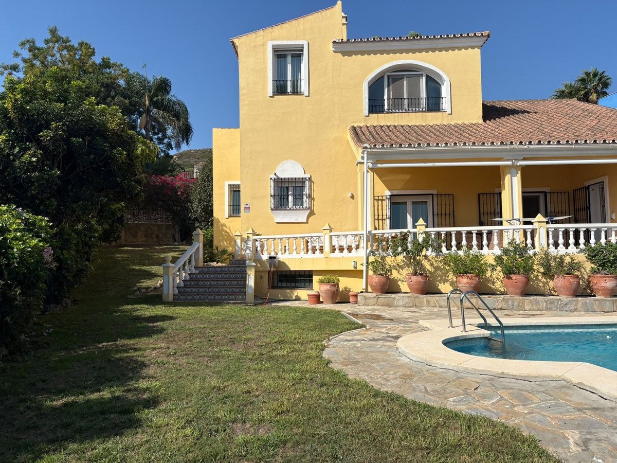 3 Bed Detached Villa in La Duquesa