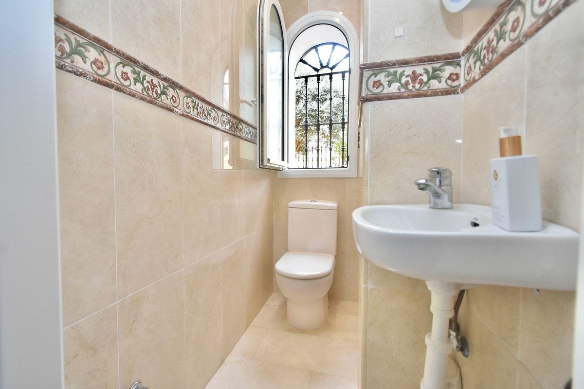 3 Bed Detached Villa in La Duquesa