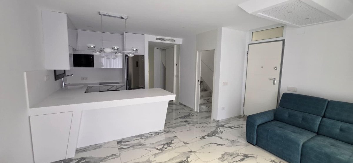 5 Bed Detached Villa in Torrevieja