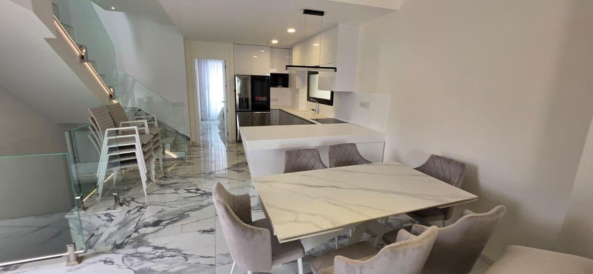 5 Bed Detached Villa in Torrevieja
