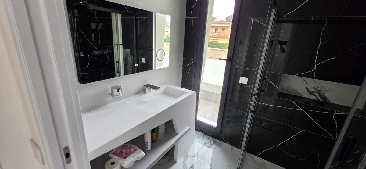 5 Bed Detached Villa in Torrevieja