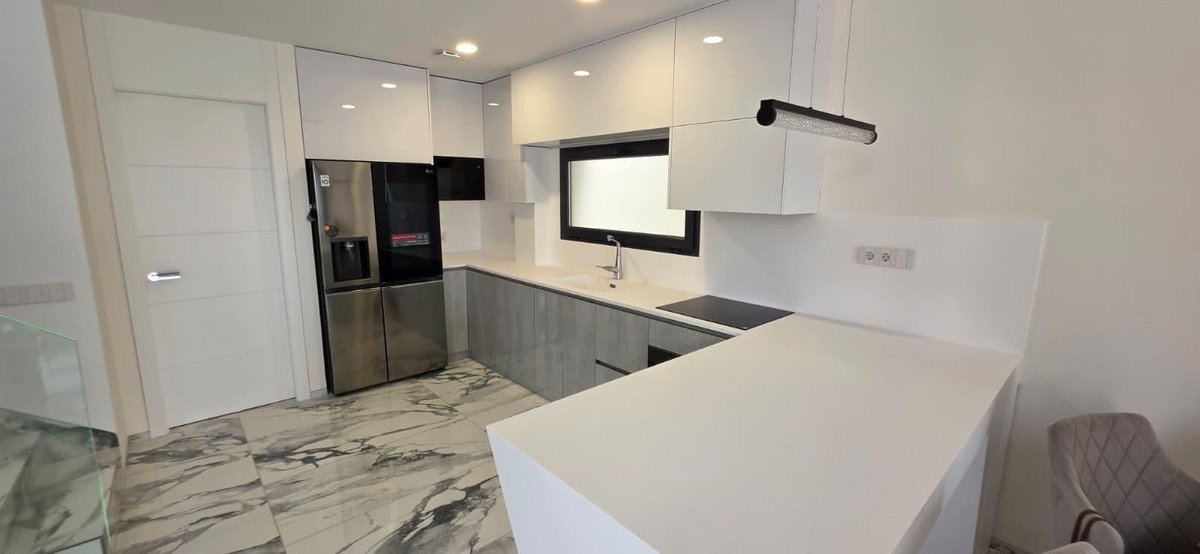 5 Bed Detached Villa in Torrevieja