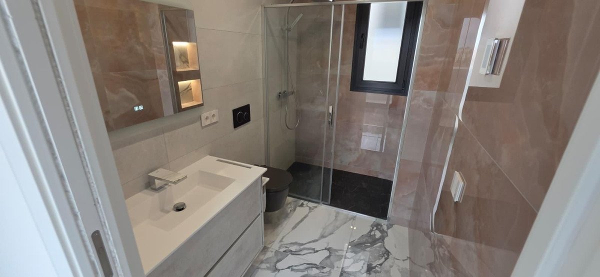5 Bed Detached Villa in Torrevieja