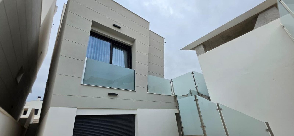 5 Bed Detached Villa in Torrevieja