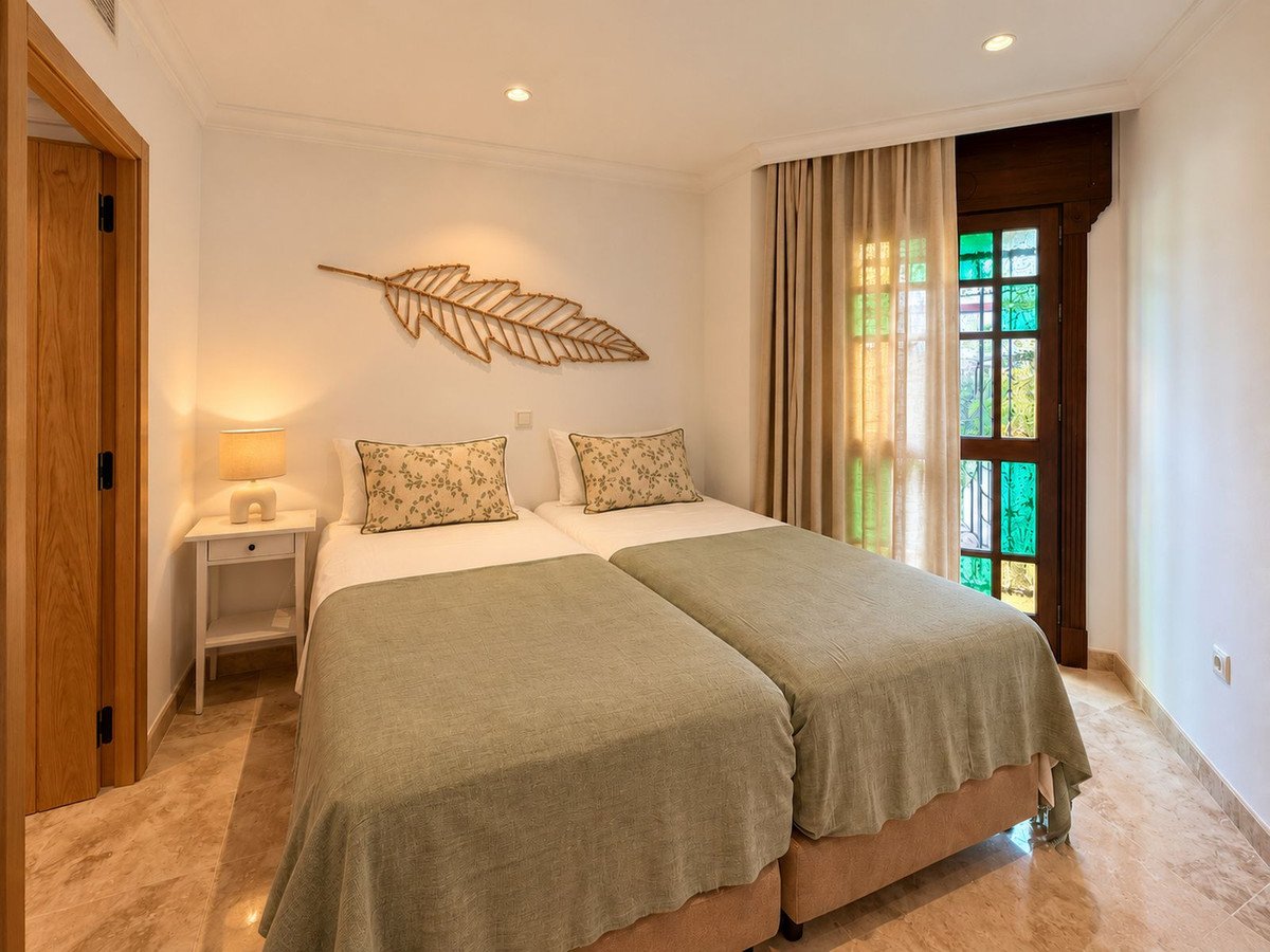 4 Bed Semi-Detached House in Aloha