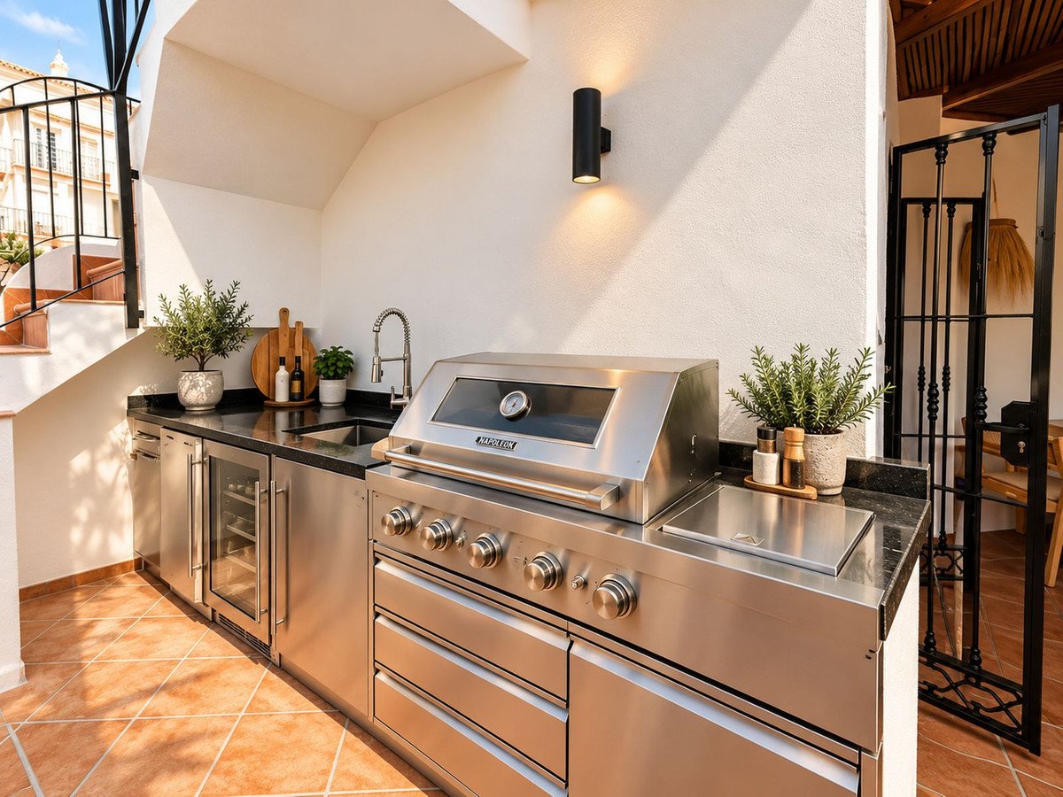 4 Bed Semi-Detached House in Aloha