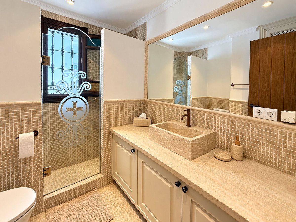 4 Bed Semi-Detached House in Aloha