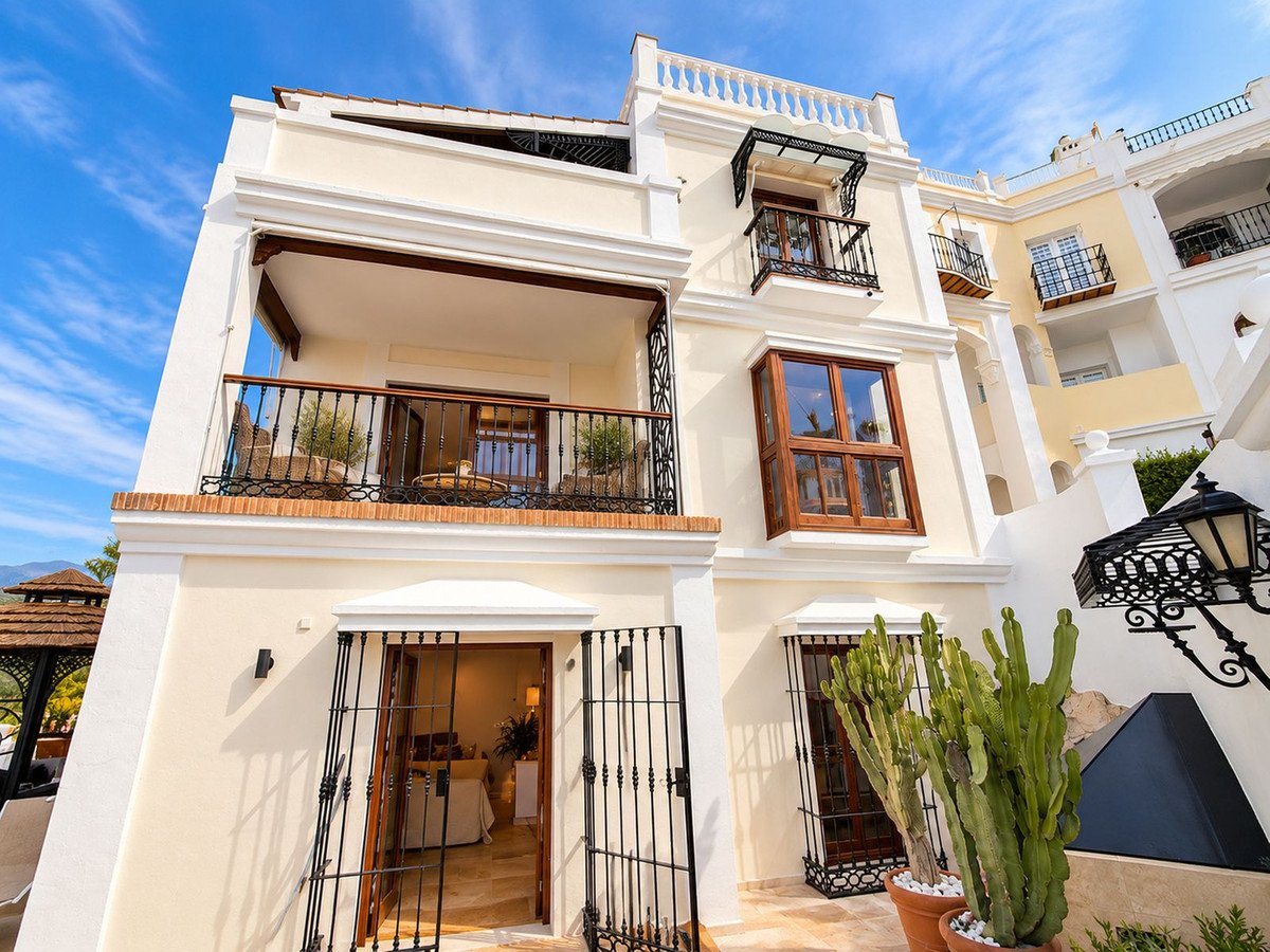 4 Bed Semi-Detached House in Aloha