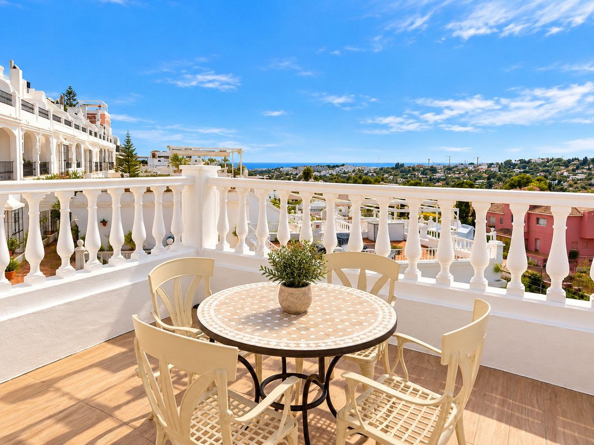 4 Bed Semi-Detached House in Aloha