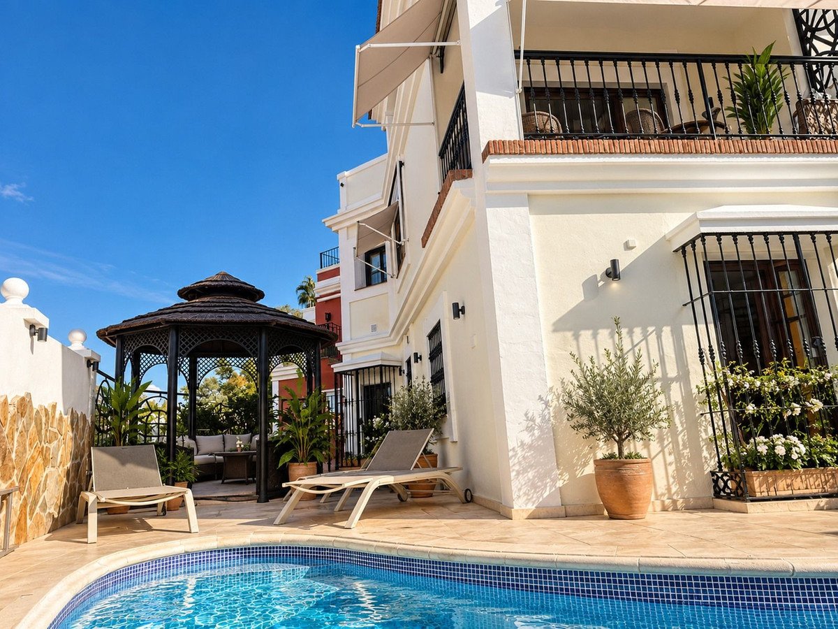 4 Bed Semi-Detached House in Aloha