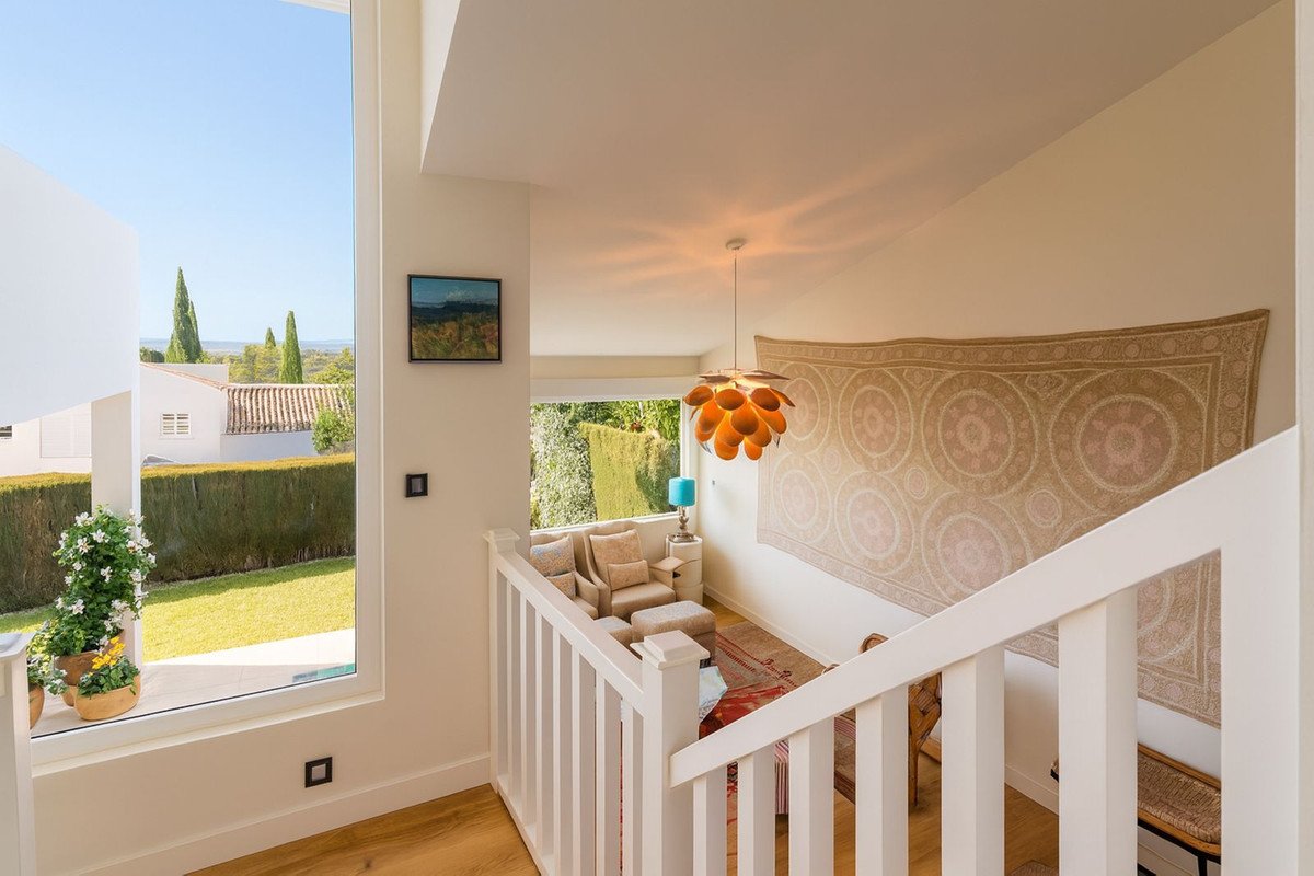 4 Bed Semi-Detached House in Nueva Andalucía