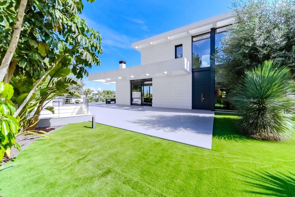 6 Bed Detached Villa in Las Colinas Golf