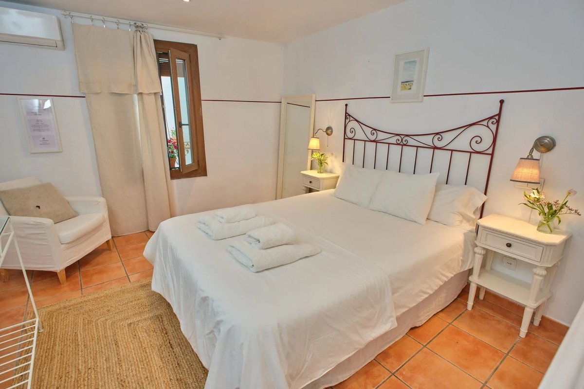 8 Bed Hotel in Marbella