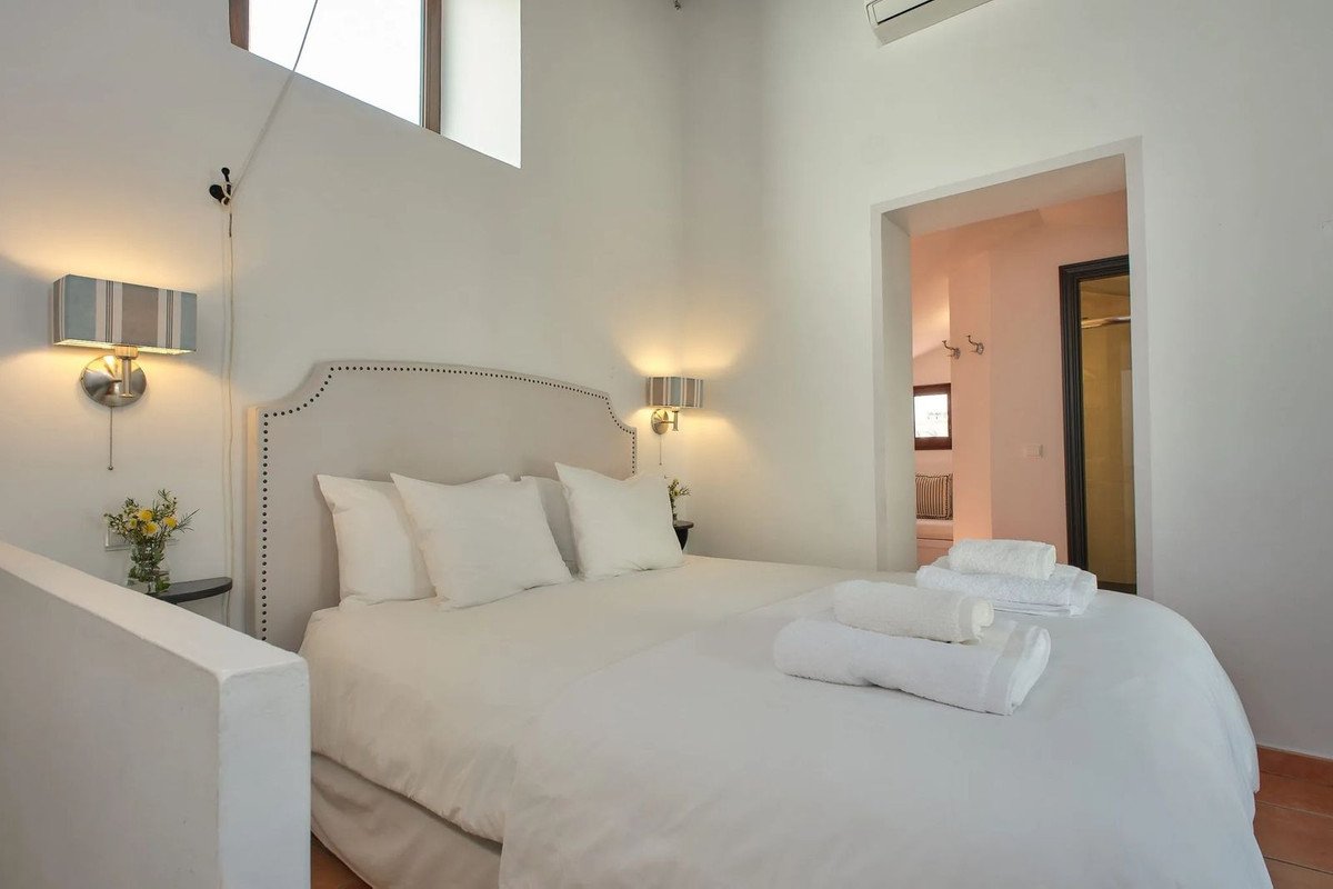 8 Bed Hotel in Marbella