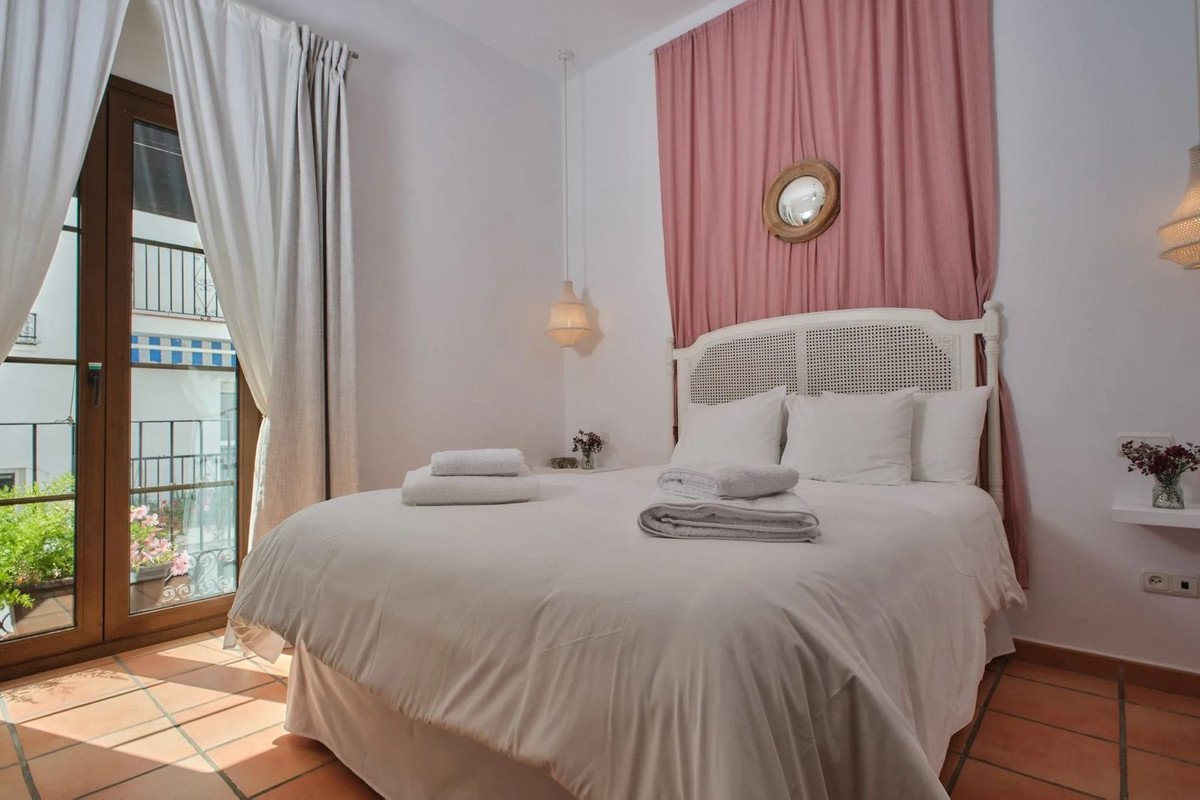 8 Bed Hotel in Marbella