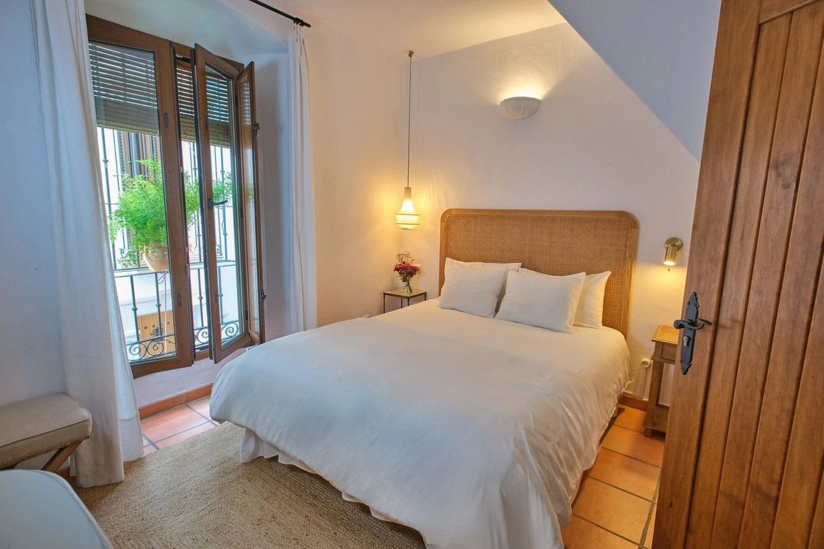 8 Bed Hotel in Marbella