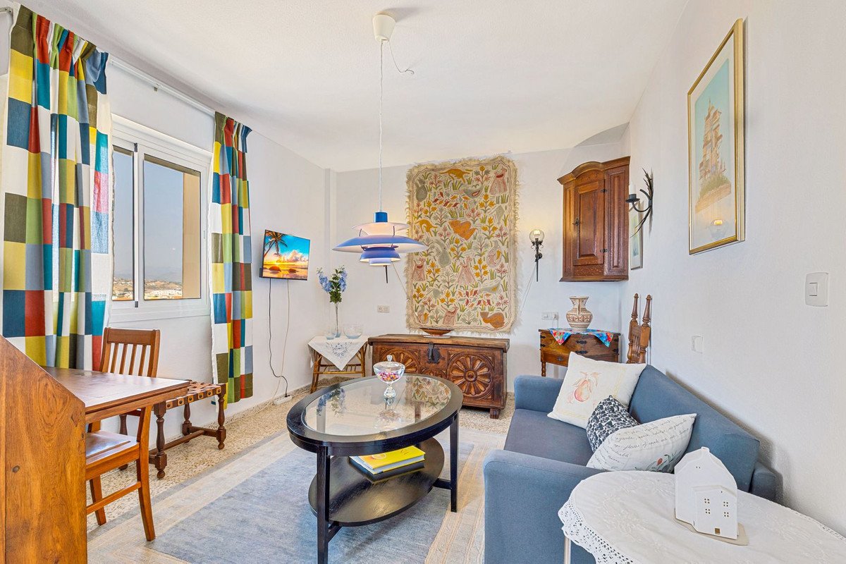 2 Bed Middle Floor Apartment in Fuengirola