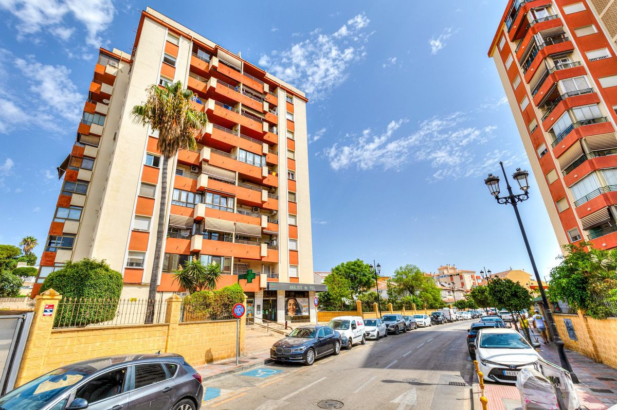2 Bed Middle Floor Apartment in Fuengirola