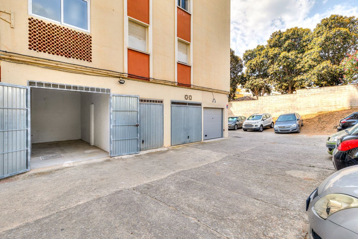 2 Bed Middle Floor Apartment in Fuengirola
