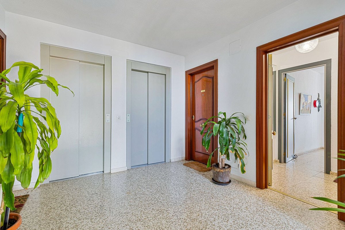 2 Bed Middle Floor Apartment in Fuengirola