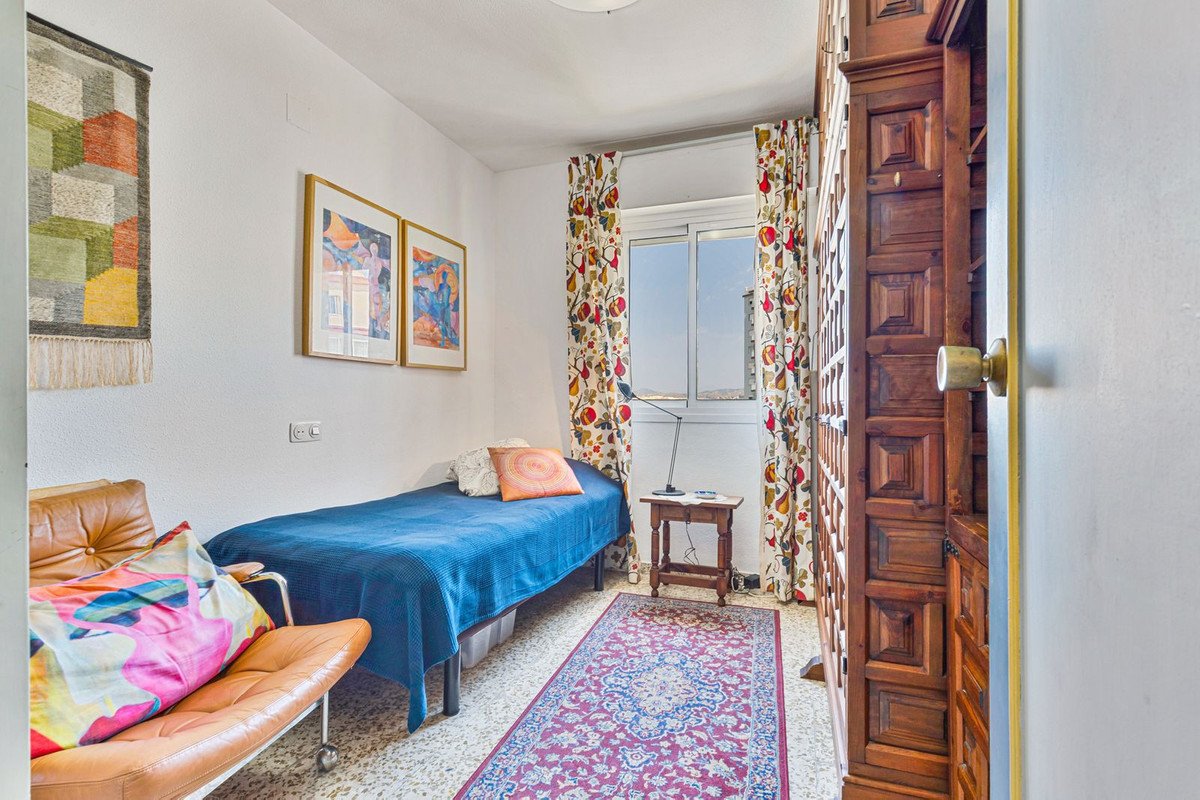 2 Bed Middle Floor Apartment in Fuengirola