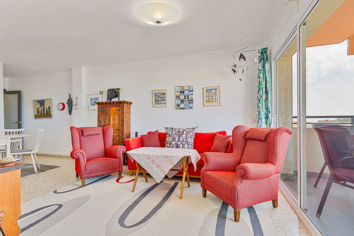 2 Bed Middle Floor Apartment in Fuengirola