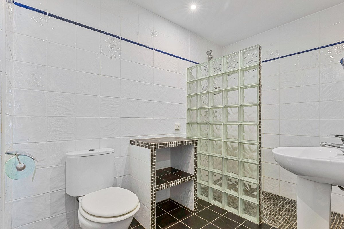 2 Bed Middle Floor Apartment in Fuengirola