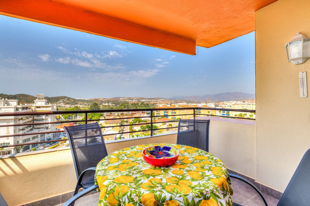 2 Bed Middle Floor Apartment in Fuengirola