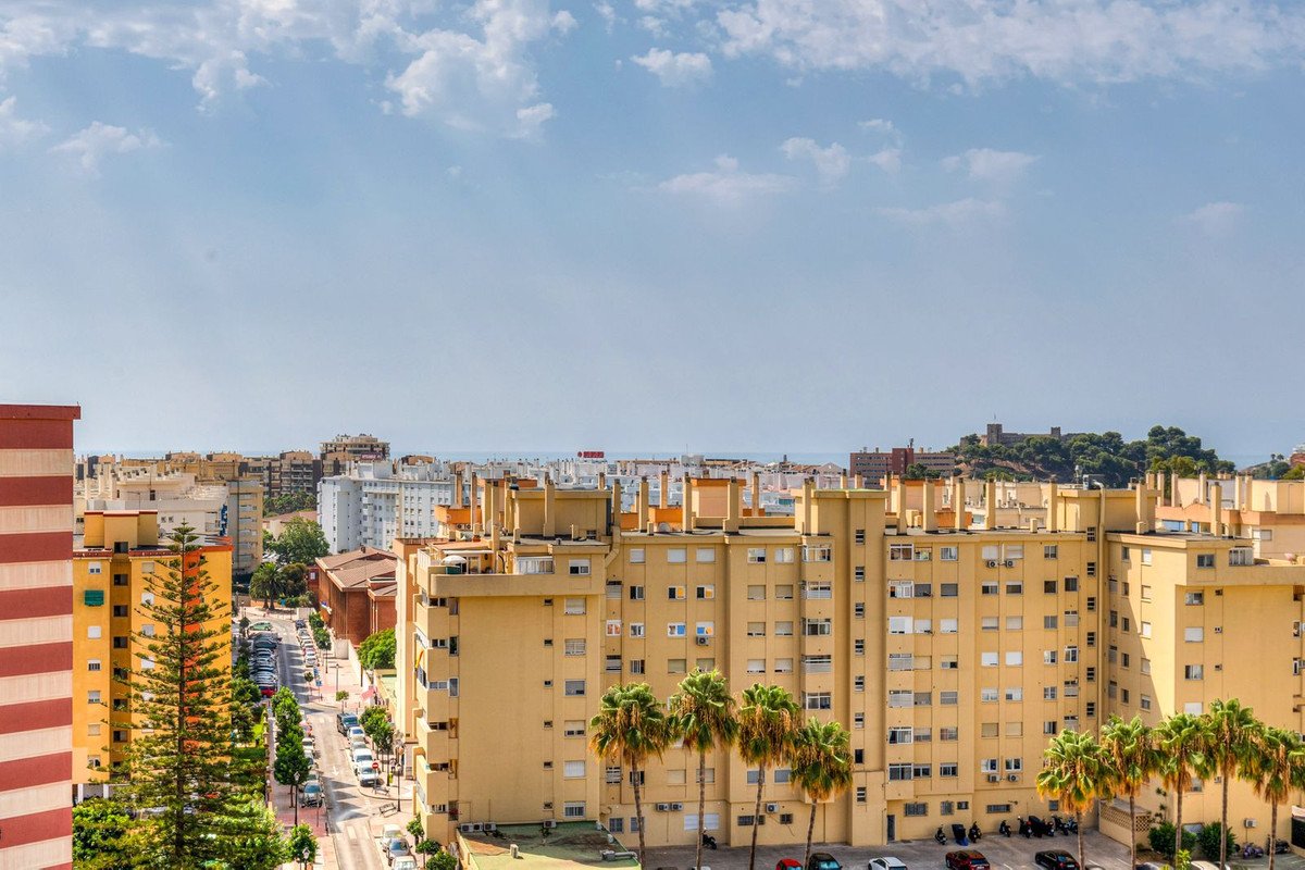 2 Bed Middle Floor Apartment in Fuengirola