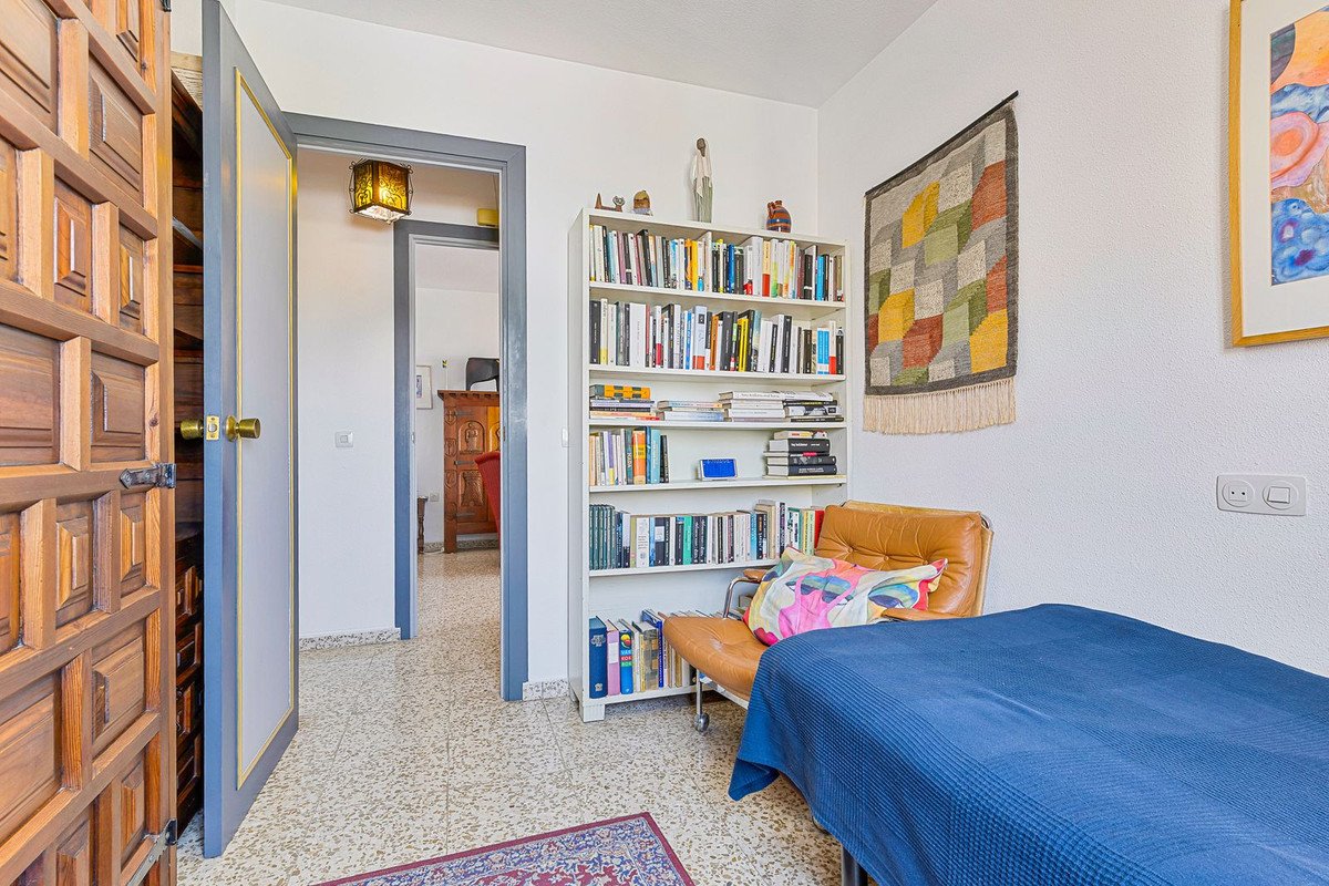 2 Bed Middle Floor Apartment in Fuengirola