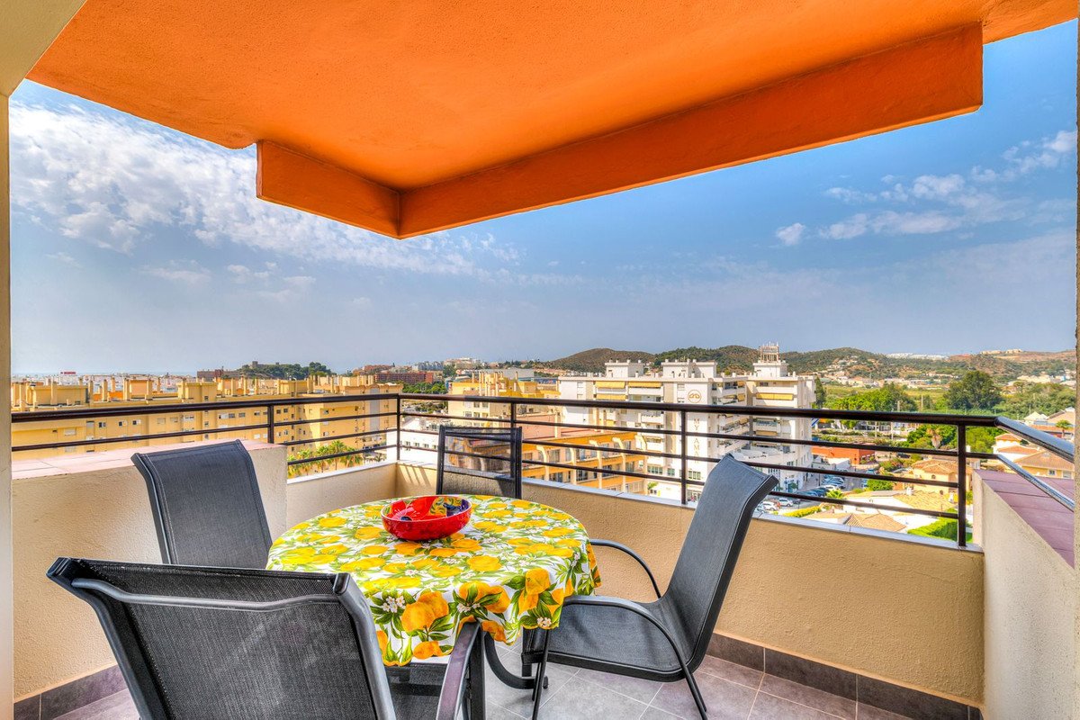 2 Bed Middle Floor Apartment in Fuengirola