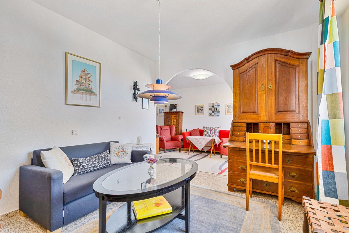 2 Bed Middle Floor Apartment in Fuengirola