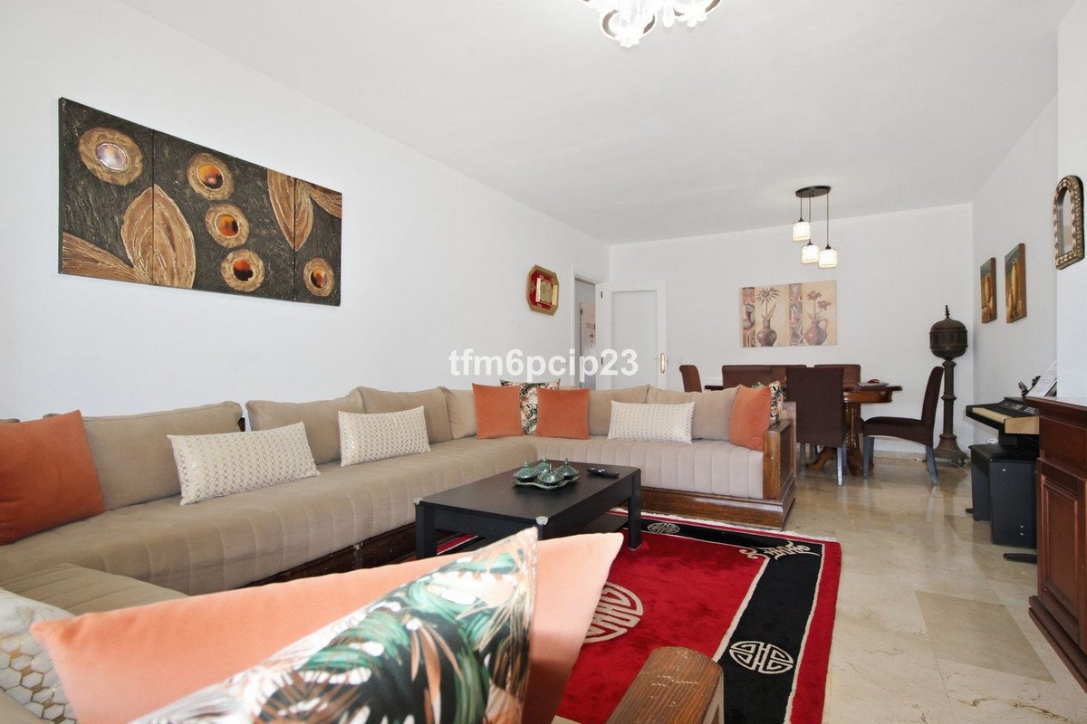 3 Bed Middle Floor Apartment in San Luis de Sabinillas