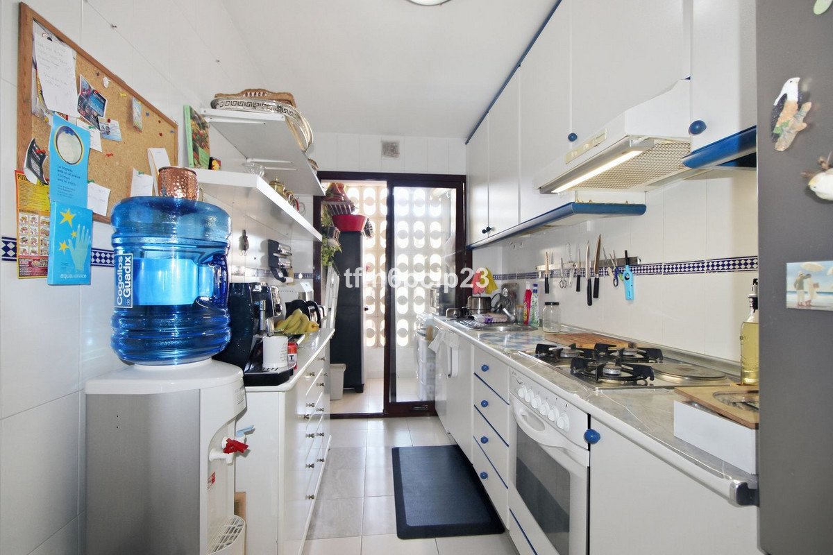 3 Bed Middle Floor Apartment in San Luis de Sabinillas